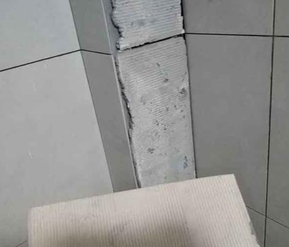 海阳瓷砖空鼓维修公司分享下厨房瓷砖脱落的补救措施。